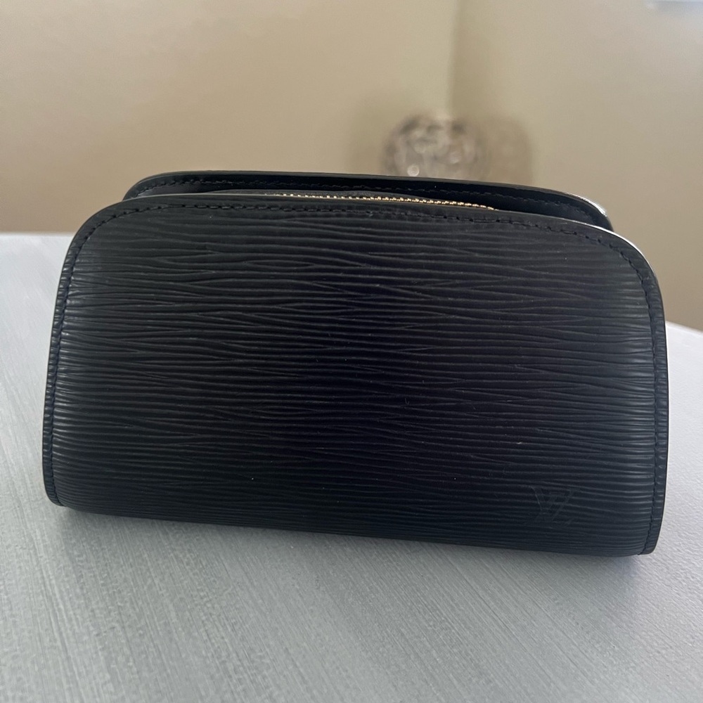 AUTHENTIC LOUIS VUITTON EPI
DAUPHINE COSMETIC BAG
